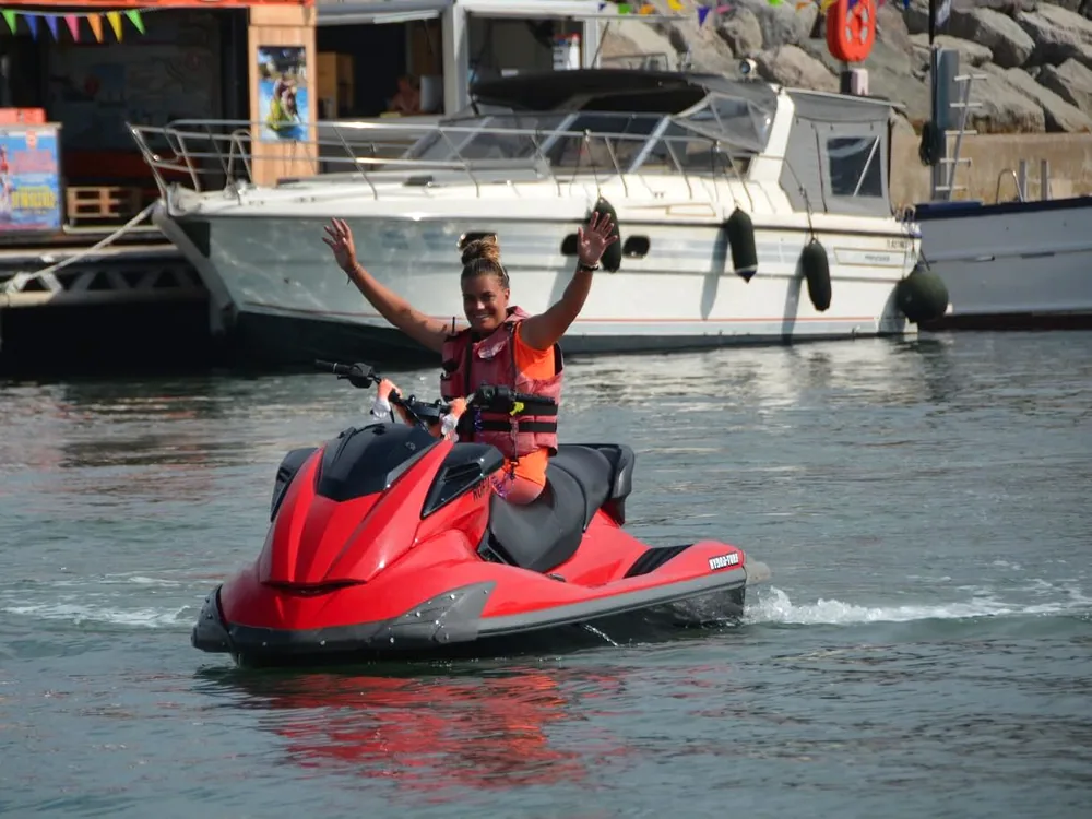 Réserver son jet ski en direct à Fréjus : pourquoi (et comment)